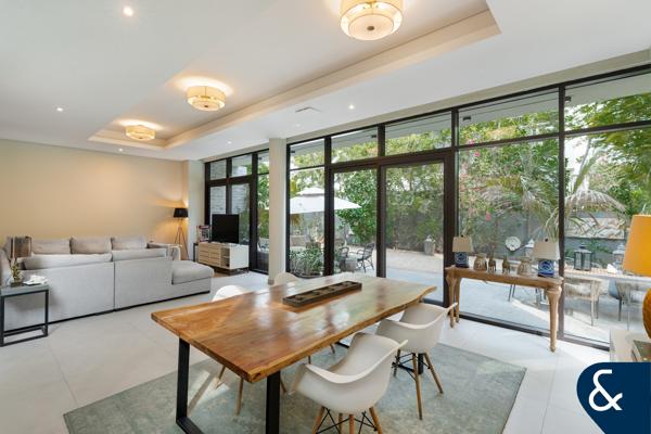 Large Corner Plot | 5 Bed + M | Private | VOT