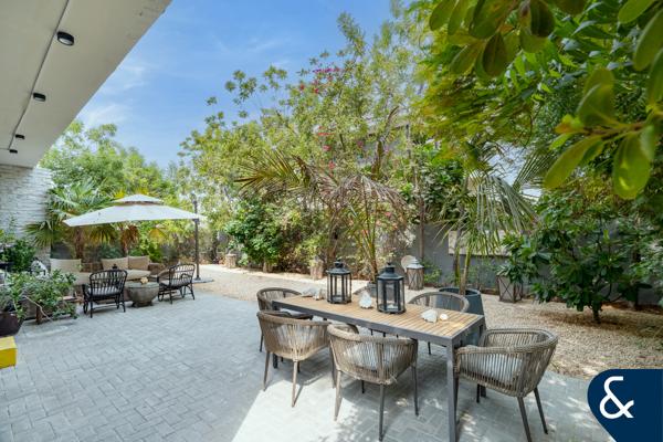 Large Corner Plot | 5 Bed + M | Private | VOT