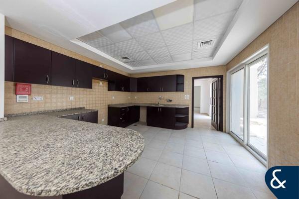 4 Bed Bungalow | Close To Gate | VOT