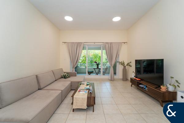 2 Bed | Pool View | Spacious & Bright | VOT