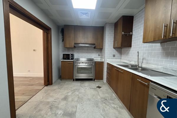 Two Bed I Upgraded I Vacant June I 1439 Sqft