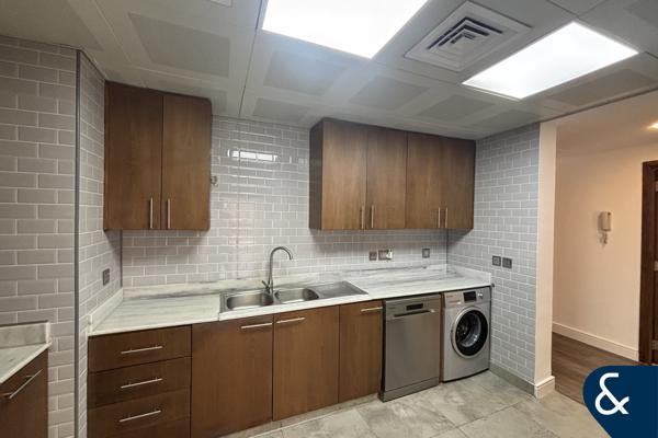 Two Bed I Upgraded I Vacant June I 1439 Sqft