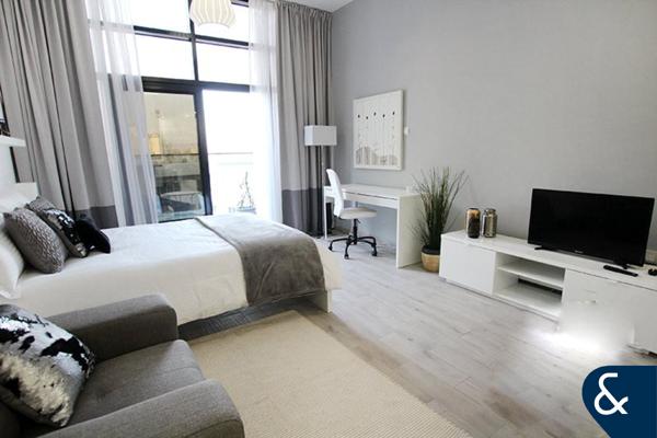 Large Studio | Furnished | Vacant