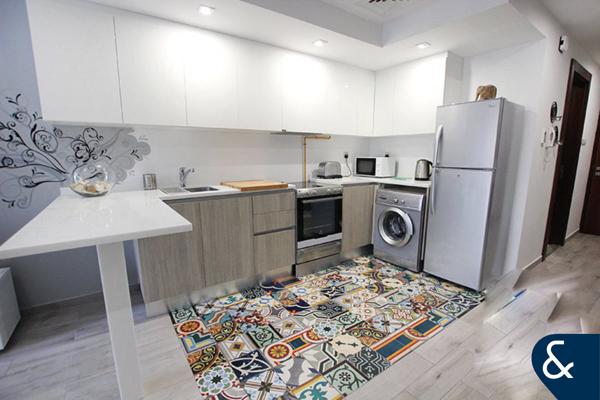 Large Studio | Furnished | Vacant