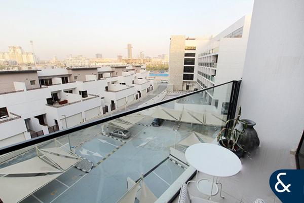 Large Studio | Furnished | Vacant