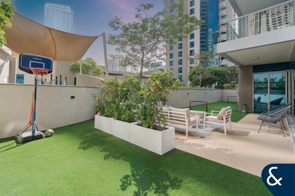 Stunning  | Large Layout | Private Terrace