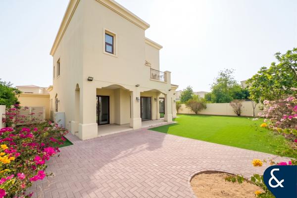 Vastu | Large Corner Plot | Vacant