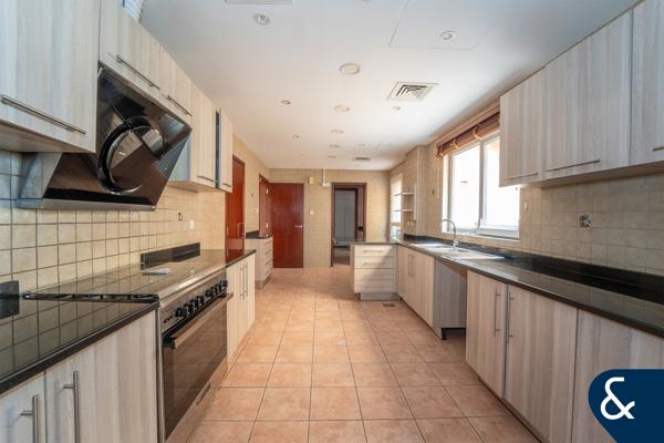Exclusive | Corner Townhouse | Vacant