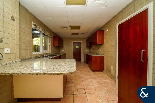 Corner Townhouse | Close to Pool and Park