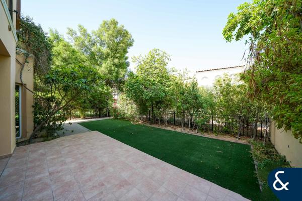 Corner Townhouse | Close to Pool and Park