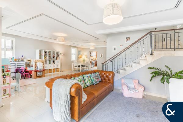 Single Row | Private | Quiet Location | 4 Bed