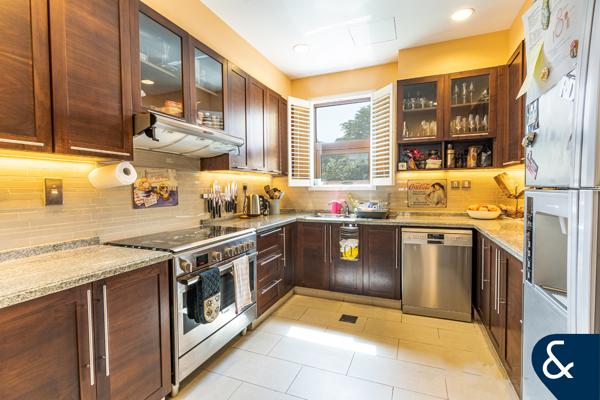 Single Row | Private | Quiet Location | 4 Bed