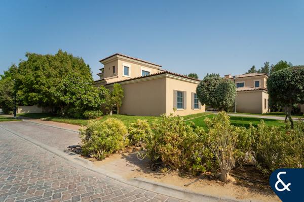 Rare Detached Muirfield with Stunning Frontage