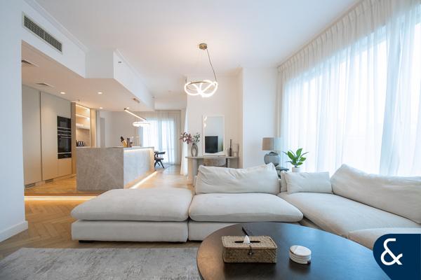 FULLY UPGRADED - VACANT - HIGH FLOOR