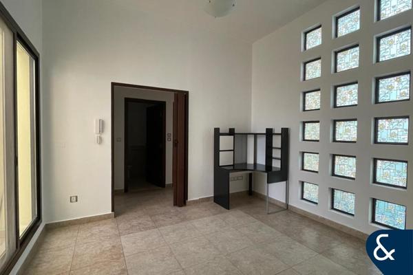 4 BED | SINGLE ROW | VACANT ON TRANSFER