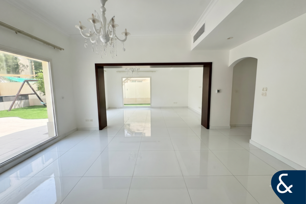 Upgraded | 4 bed | Perfect location | Vacant