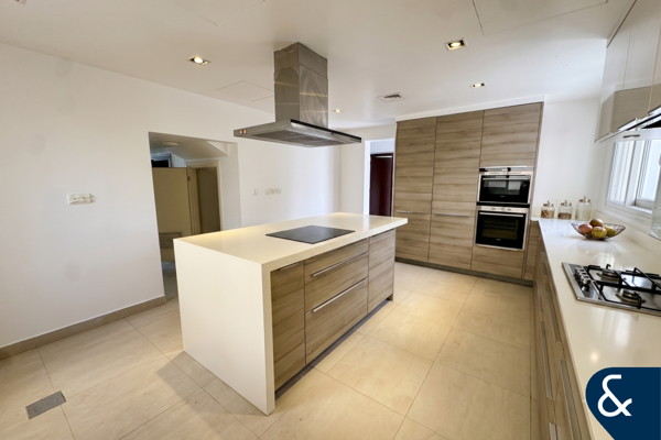 Upgraded | 4 bed | Perfect location | Vacant