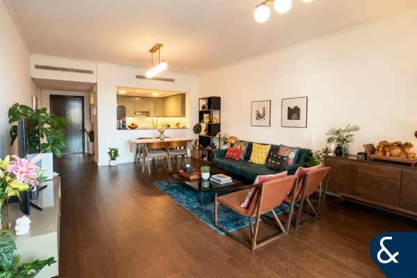 Fully Upgraded | Spacious | Rooftop Pool