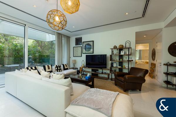 Exclusive | 2 Bed | VOT | Upgraded Floors