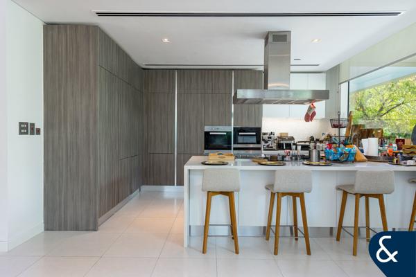 Exclusive | 2 Bed | VOT | Upgraded Floors