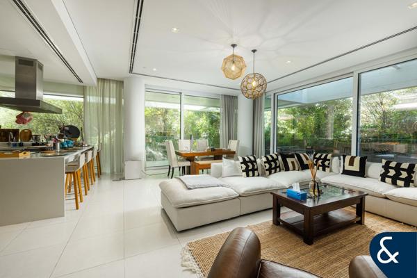 Exclusive | 2 Bed | VOT | Upgraded Floors