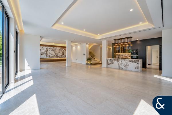 Fully Upgraded | Six Bedrooms | Lake View