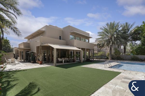 Perfect Location | Huge Plot | Vacant On Transfer