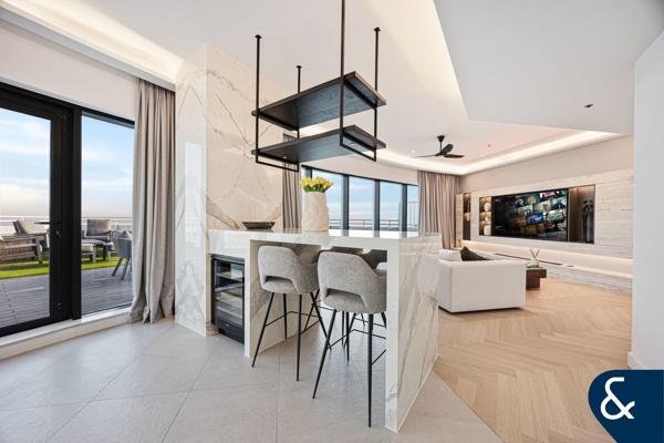 Fully Upgraded | Penthouse | Panoramic Views