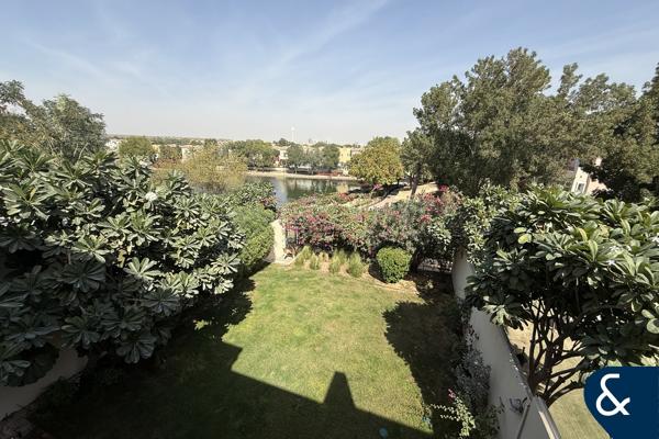 Exclusive | Lake backing | Three Bedrooms