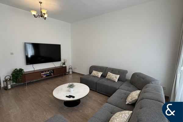 2M | Backing Park & Pool | Great condition