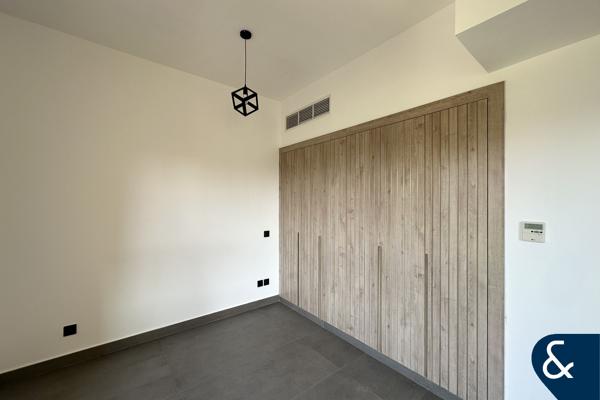 Fully Upgraded | 2 Bed | Study | Single Row