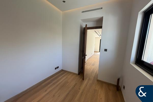 3 Bedroom | Upgraded | Corner Unit | Big Plot