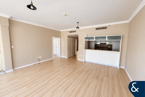 912 Sqft | Vacant on Transfer | Upgraded