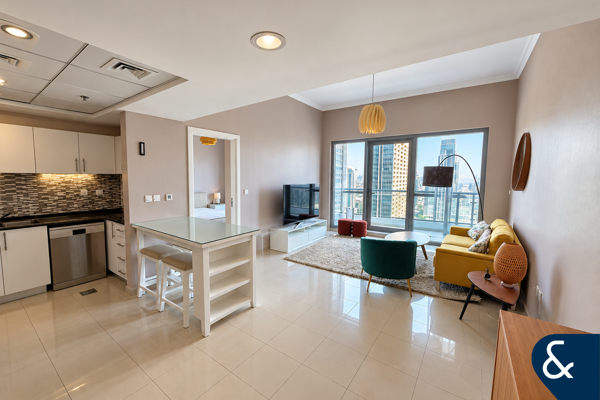 856 Sqft | Panoramic Marina View | Vacant