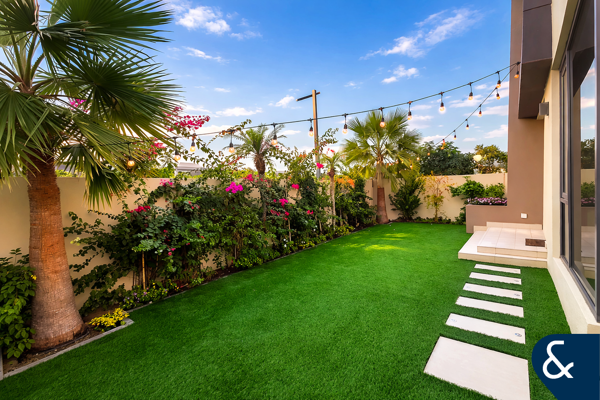 Community Specialist | Single Row | 2E