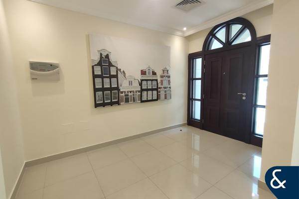 4 Beds l 5 Baths | Vacant | Large garden