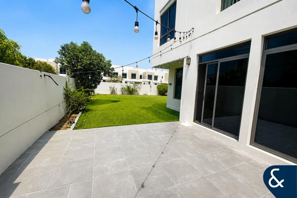 Large Garden | Corner Villa | Upgraded