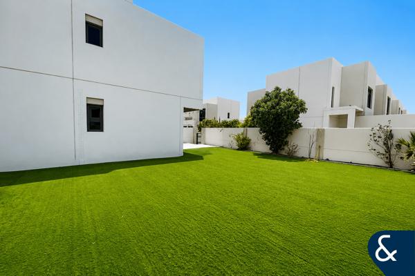 Large Garden | Corner Villa | Upgraded