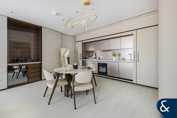 Upgraded | Large Kitchen | Bath tub