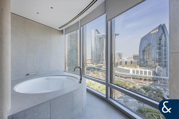 Burj Khalifa Area | Upgraded | Bath Tub