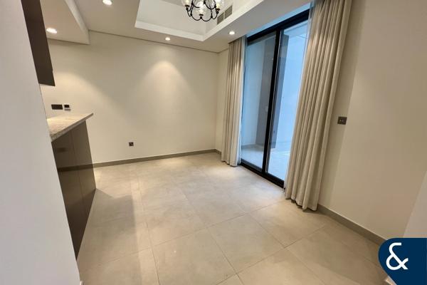 Corner 4 Bed+Maid | Single Row | Ready Now