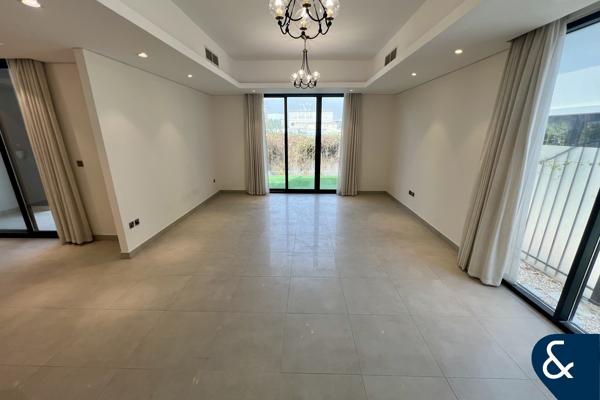 Corner 4 Bed+Maid | Single Row | Ready Now