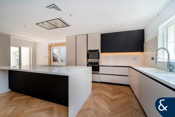 6 Bedrooms | Upgraded | Large Plot