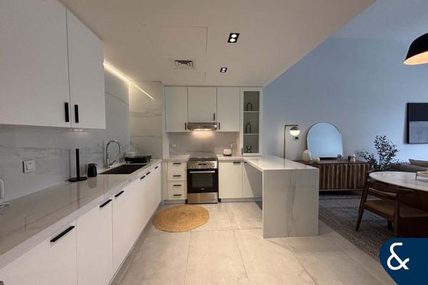 Upgraded 1 Bedroom | Modern | Available Dec