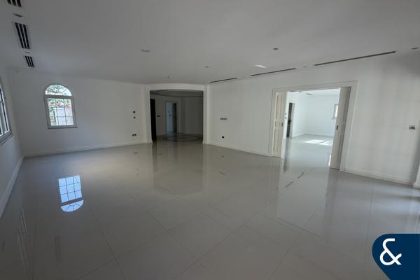 5 Bedrooms | Single Row | Vacant