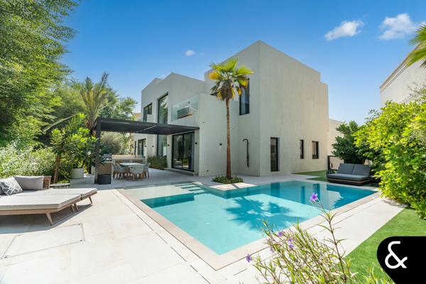 Lake Views | 5 bedrooms | Upgraded