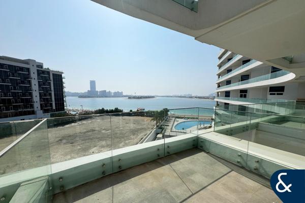 Sea View | Modern Design | Vacant on Transfer