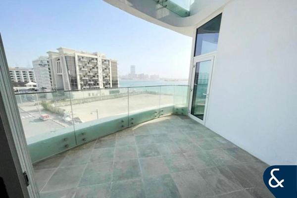Sea View | Modern Design | Vacant on Transfer