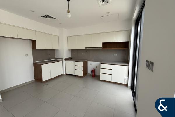Vacant | End unit | Quiet location | 4 Beds