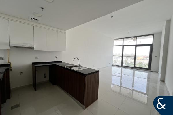 Open View | Vacant | 887sqft | High Floor